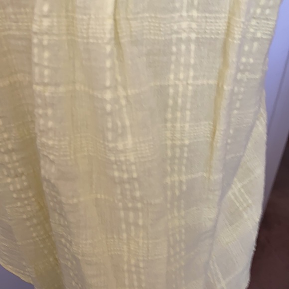 Universal Thread Flutter Sleeve Top - Picture 3 of 9